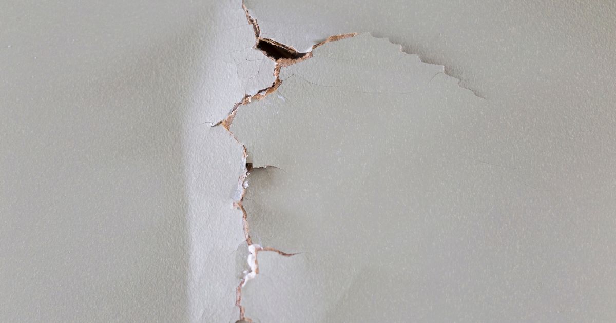 How To Repair Crack In Drywall Say Goodbye To Unsightly Cracks   How To Repair Crack In Drywall 